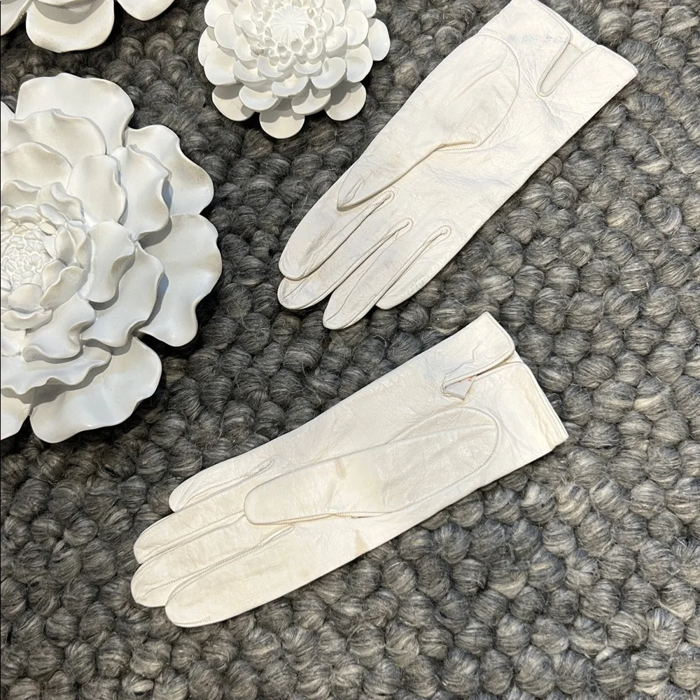 Saks Fifth Avenue White 100% Silk Leather Gloves 503 6.5